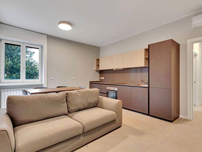 Appartamento trilocale in affitto in Via Angelo Carlo Fumagalli, Navigli Darsena, Milano