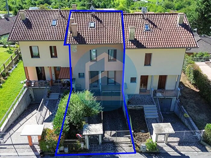 Casa quadrilocale in vendita in Via Donatori di Sangue Losine Bs, Losine