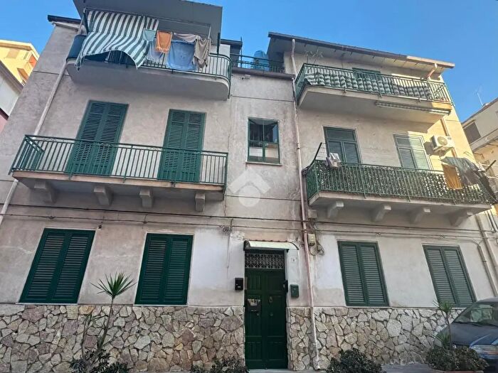Appartamento trilocale in vendita in Via Letterio Lizio Bruno, Palermo