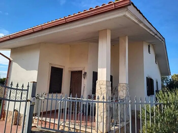 Casa quadrilocale in vendita in Via Pavia, Ardea