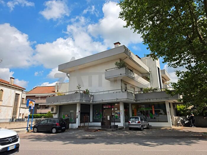 Appartamento con 7 locali in vendita in Via della Pace Ro, Rovigo