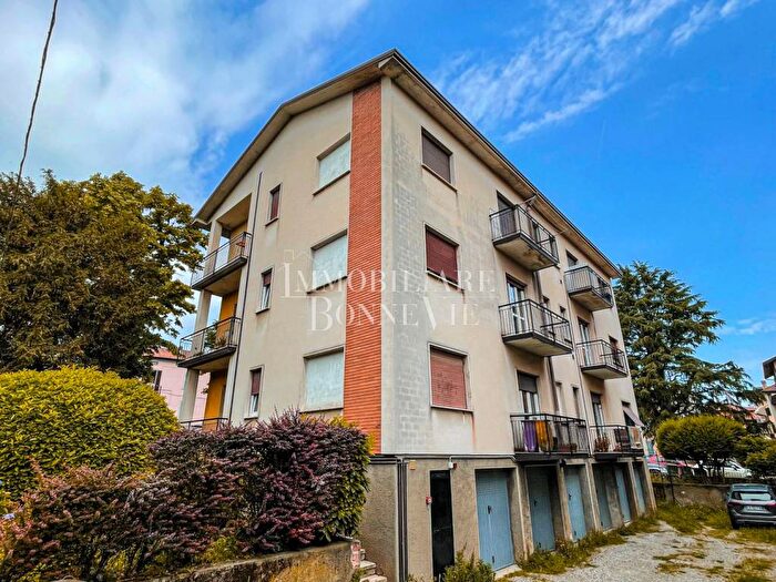 Appartamento bilocale in affitto in Via Benedetto Cairoli, Centro, Vedano Olona