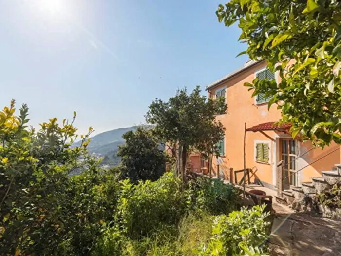 Casa con 6 locali in vendita in Località Pastine Inferiore, Levanto
