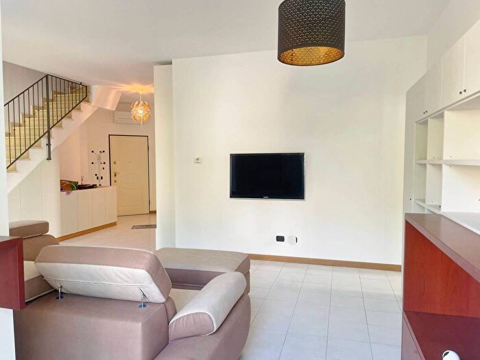 Appartamento bilocale in affitto in Parco, Monza