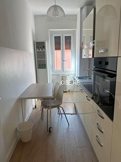 Appartamento trilocale in affitto in Via Console Marcello, Milano