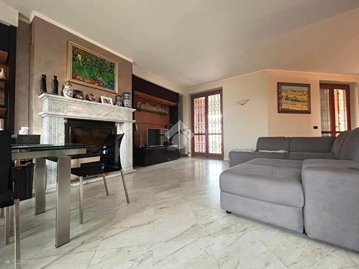 Casa con 10 locali in vendita in Via Cremona, Pizzighettone