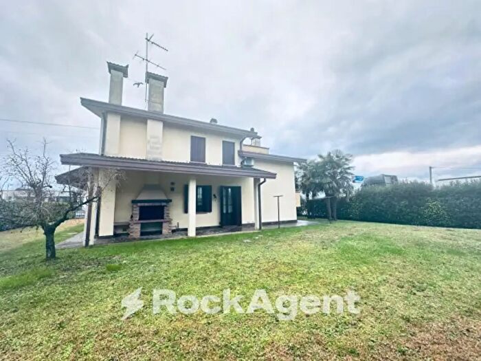 Casa con 6 locali in vendita in Via ª Strada, Fiesso DArtico