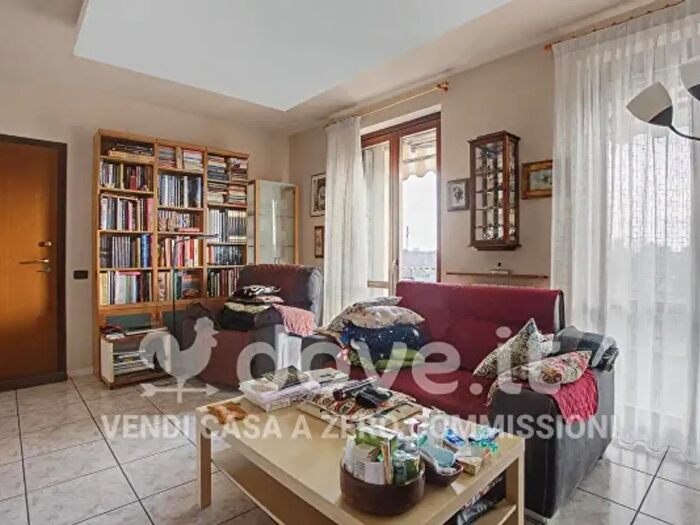 Appartamento quadrilocale in vendita in Via Pio XII, Carnago