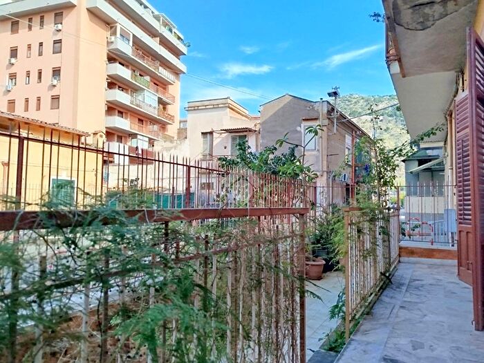 Appartamento trilocale in vendita in Fondo Mineo, Palermo