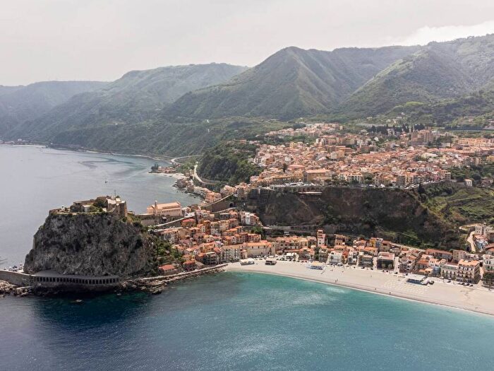 Appartamento bilocale in affitto in Via Pietro Macrì, Centro, Scilla