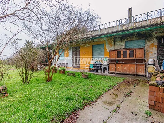 Casa quadrilocale in vendita in Via Antonio Angeleri, Pieve Del Cairo