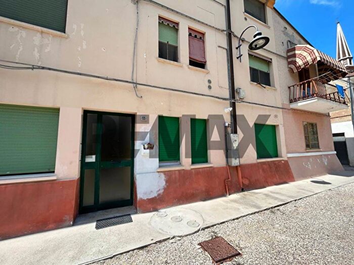 Appartamento quadrilocale in affitto in piazzetta piave, Centro, Copparo