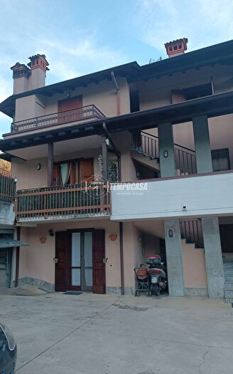 Appartamento trilocale in vendita in Via Fieno, Bracca