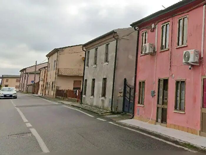 Casa con 5 locali in vendita in Bottrighe Via V Veneto, Adria