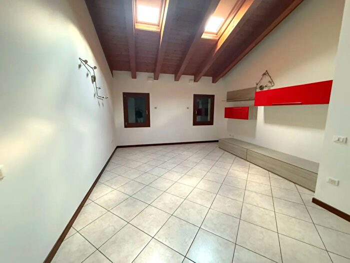 Appartamento trilocale in vendita in Via Gozzi, Pontelongo