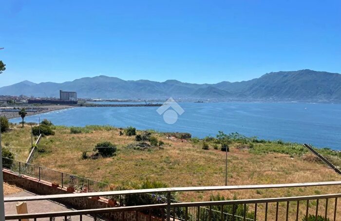 Appartamento quadrilocale in vendita in Via Vincenzo Gambardella, Torre Annunziata