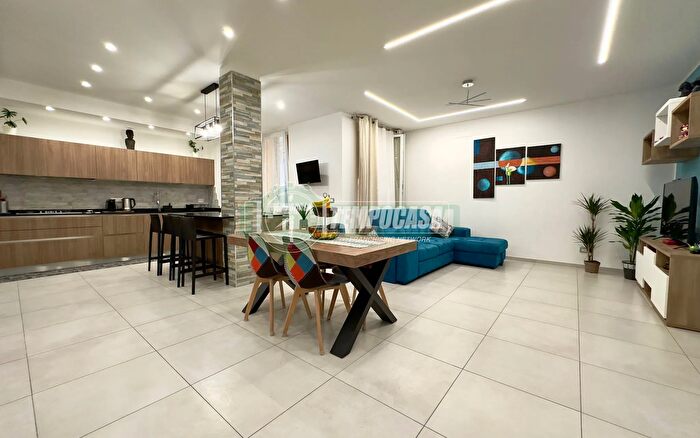 Appartamento quadrilocale in vendita in Via Gazzo, Genova