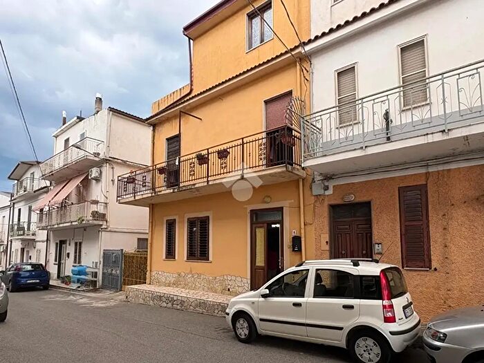 Casa con 6 locali in vendita in Via Taranto, Botricello