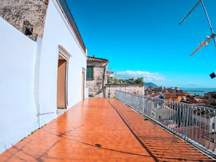 Appartamento con 11 locali in vendita in Via Tasso, Salerno