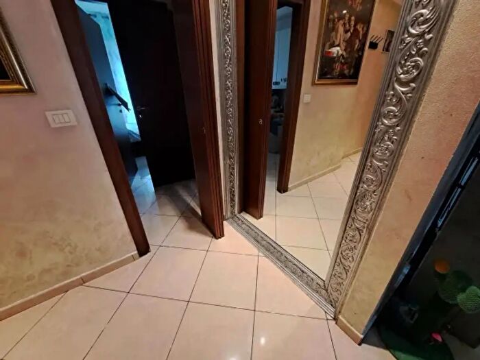 Appartamento trilocale in vendita in Via Valsassina, Milano