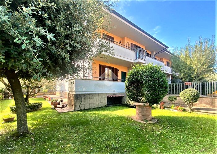 Casa quadrilocale in vendita in Via Giordano Starnini, Valentano