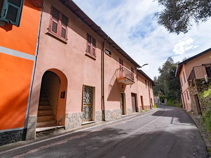 Casa con 6 locali in vendita in Frazione Degna, Casanova Lerrone