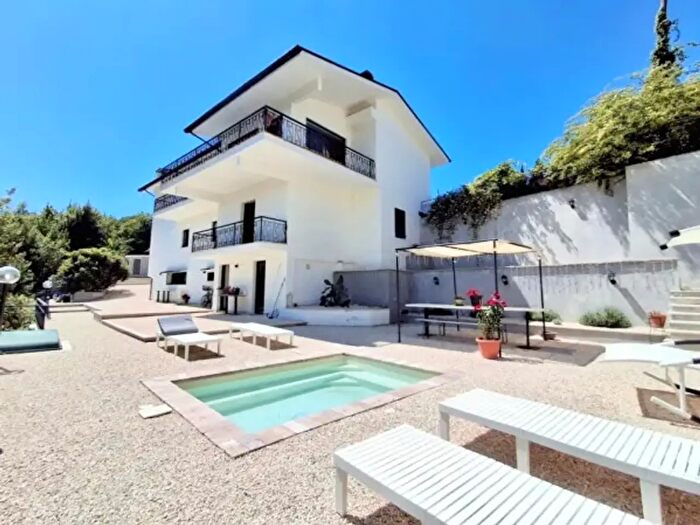 Casa con 6 locali in vendita in Via Colle Villa, Zagarolo