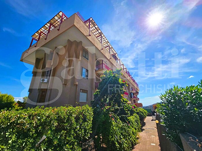 Appartamento quadrilocale in vendita in Via Salita Contino, Messina