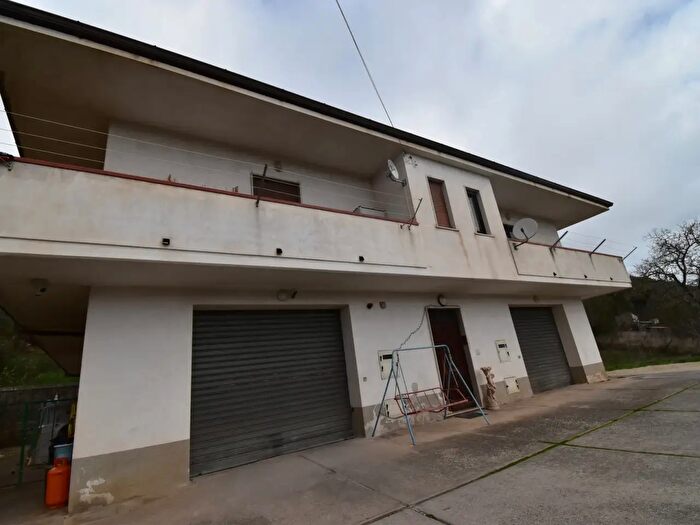 Casa con 5 locali in vendita in Via Rocco di Cillo, Buonabitacolo