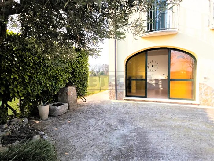 Casa trilocale in vendita in Via Terraglioni, Montecchio Precalcino