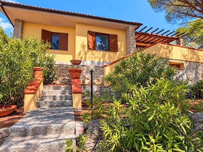 Casa con 6 locali in vendita in Marina Di Campo, Campo nell'Elba