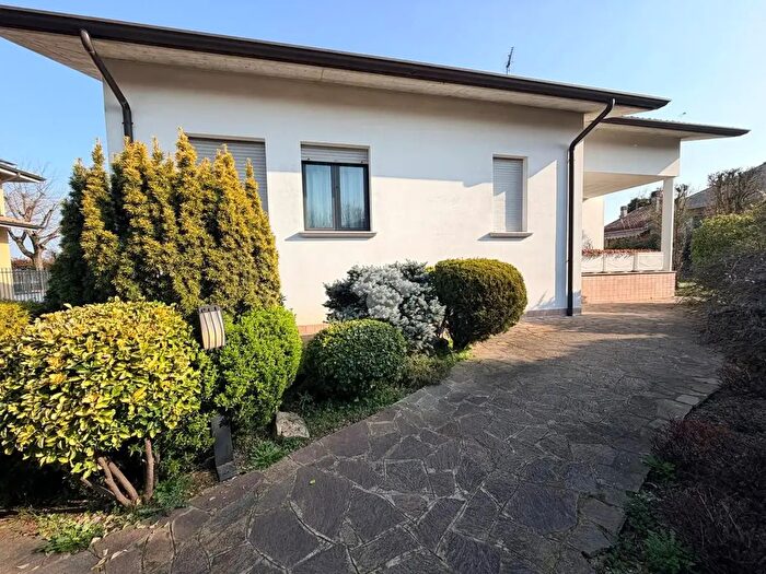 Casa con 7 locali in vendita in Via Umberto Terracini, Manerbio