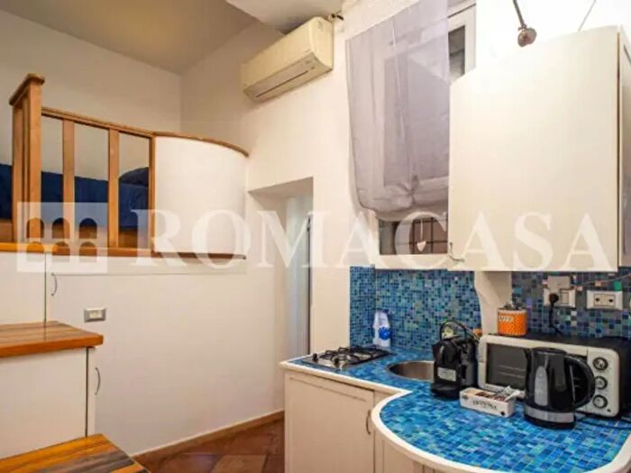 Appartamento bilocale in vendita in Via della Lungaretta, Roma