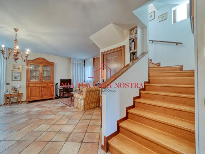 Casa con 6 locali in vendita in Via Campania, Rubano