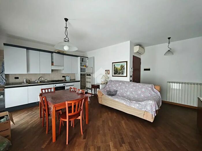 Appartamento trilocale in vendita in Via Asseggiano, Venezia