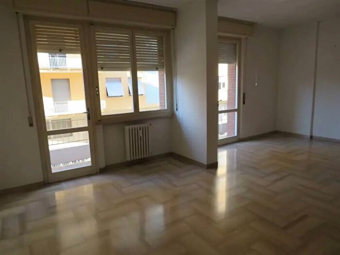 Appartamento con 5 locali in affitto in Livorno