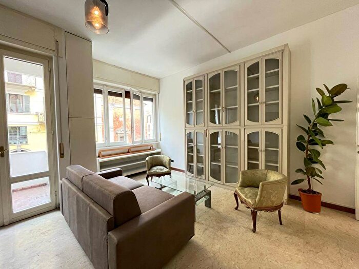Appartamento quadrilocale in affitto in Corso di Porta Romana, Missori, Milano