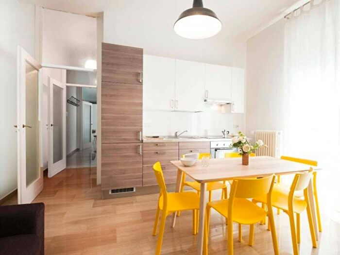 Appartamento trilocale in affitto in Via Alberto Mario, Amendola Buonarroti, Milano