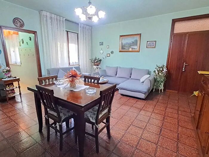 Appartamento trilocale in vendita in Tuoro Sul Trasimeno