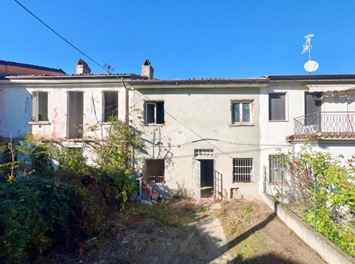 Casa bilocale in vendita in Via Fondoni, Broni