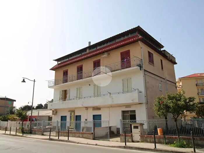 Appartamento trilocale in vendita in Via Licinella, Capaccio