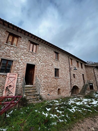 Appartamento trilocale in vendita in Via Folignate, Visso