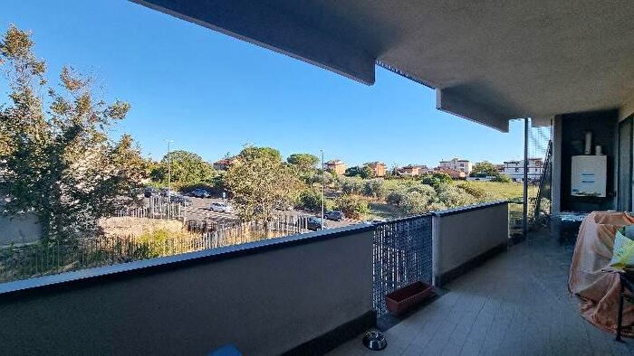 Appartamento trilocale in vendita in Via Carmine Calo, Roma