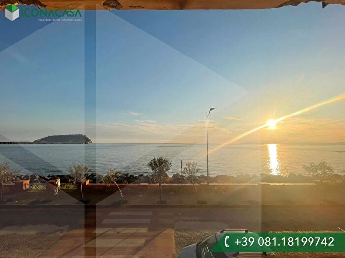 Appartamento quadrilocale in vendita in Via Napoli, Pozzuoli