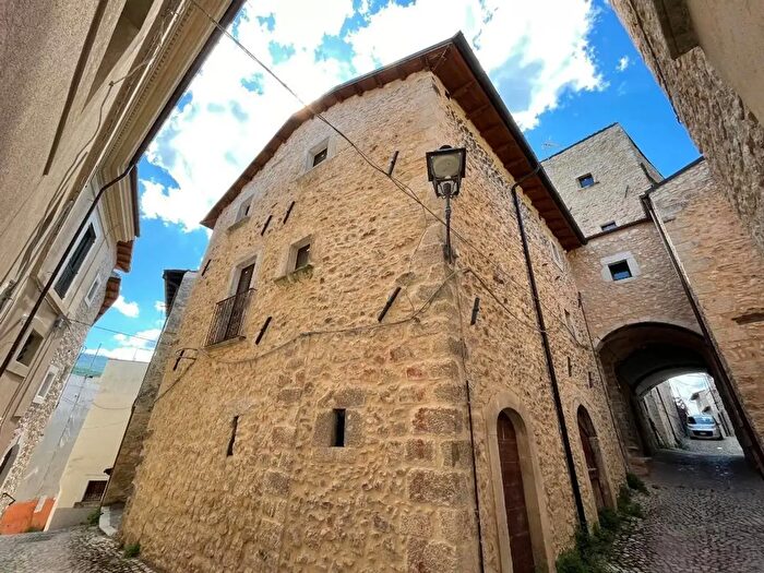 Casa in vendita in Via Discesa dal Colle Snc, Fontecchio