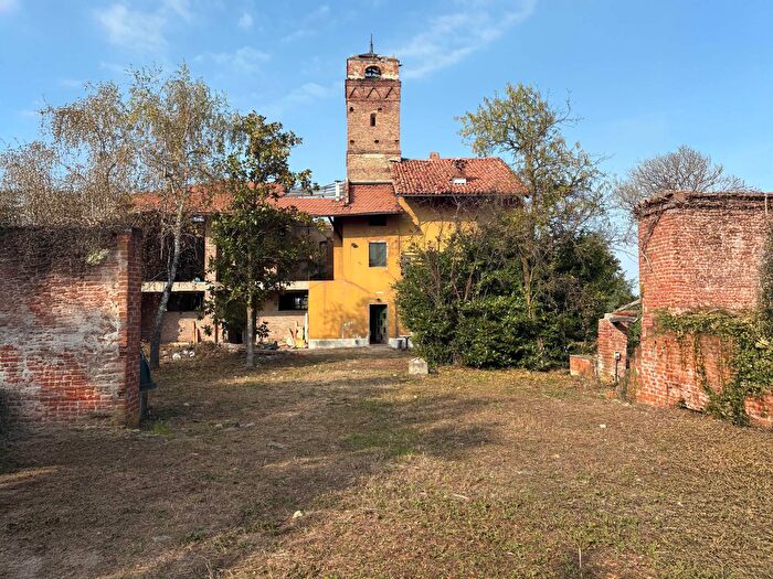 Casa con 8 locali in vendita in Via Cascina Giustizia, Lauriano