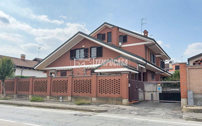 Casa con 14 locali in vendita in Via Silvio Pellico B, Carignano