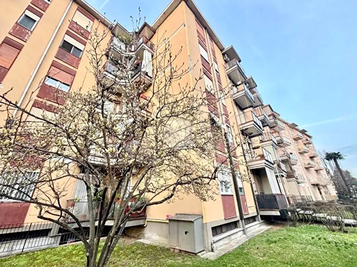 Appartamento bilocale in vendita in Via E Salgari, Monza