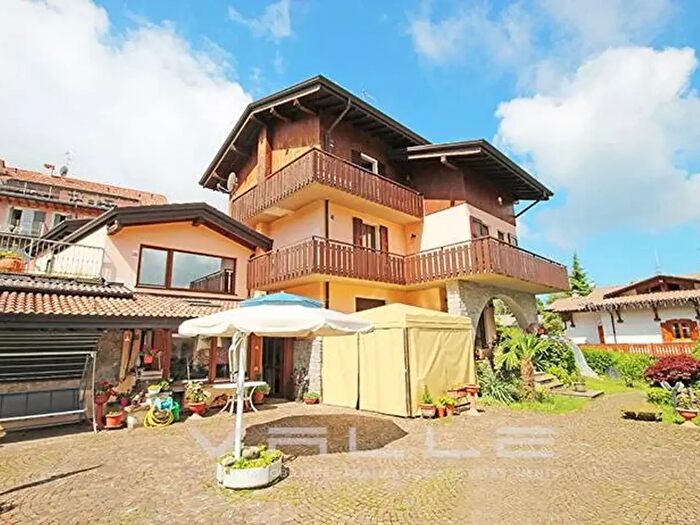 Casa con 15 locali in vendita in Via Vulcano, Selvino