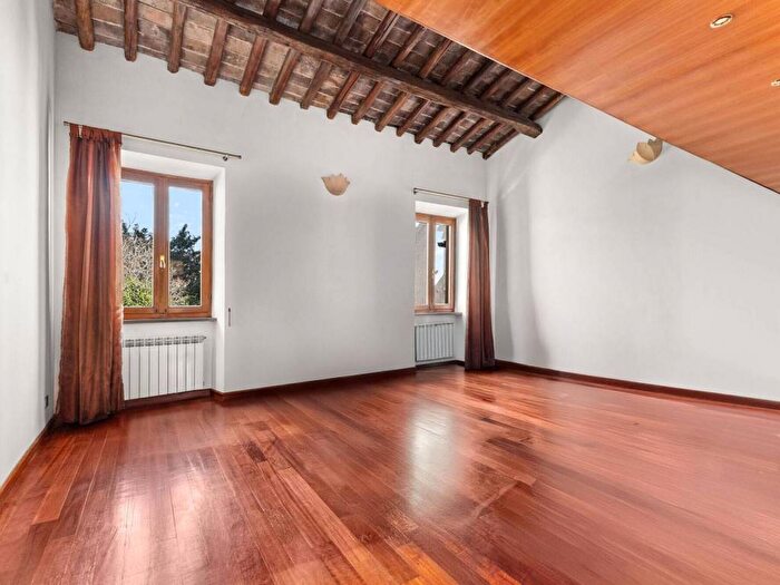 Appartamento quadrilocale in affitto in Via Francesco Crispi, Spagna, Roma